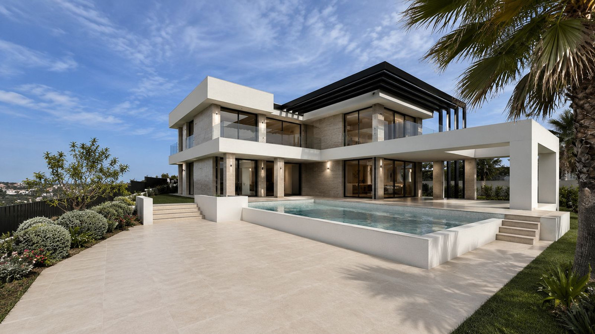 4 Bed Townhouse for sale in Estepona Costa Del Sol, Málaga, Spain