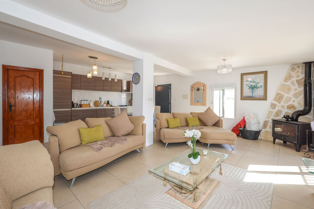 3 Bed Townhouse for sale in Tolox Costa Del Sol, Málaga, Spain