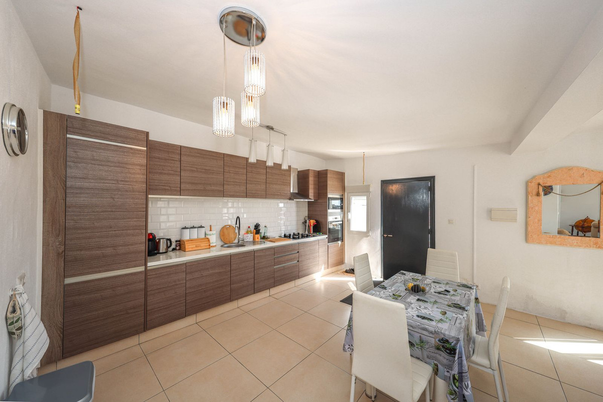 3 Bed Townhouse for sale in Tolox Costa Del Sol, Málaga, Spain