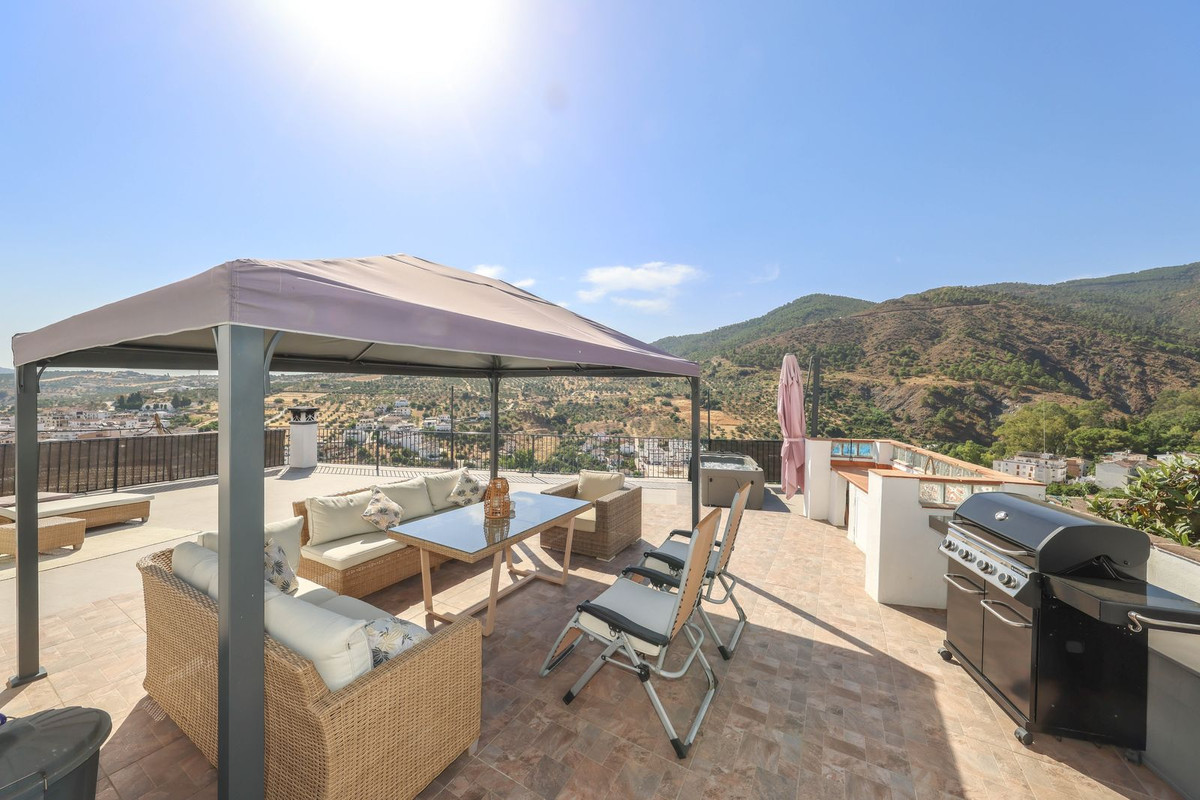 3 Bed Townhouse for sale in Tolox Costa Del Sol, Málaga, Spain