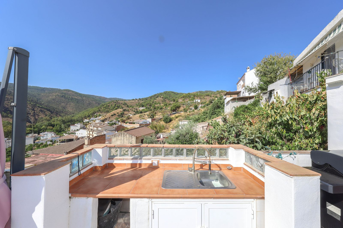 3 Bed Townhouse for sale in Tolox Costa Del Sol, Málaga, Spain