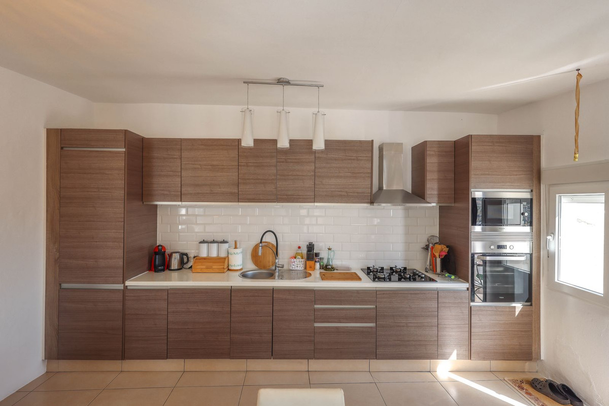 3 Bed Townhouse for sale in Tolox Costa Del Sol, Málaga, Spain