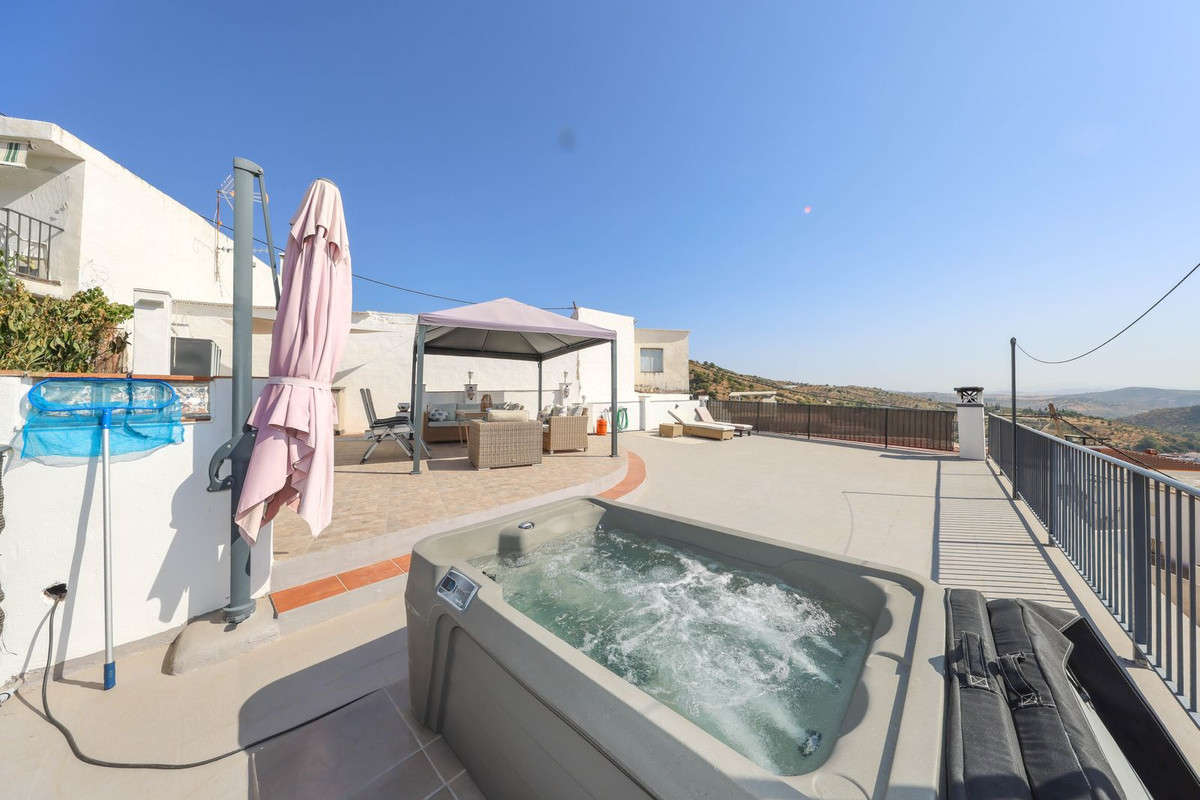 3 Bed Townhouse for sale in Tolox Costa Del Sol, Málaga, Spain