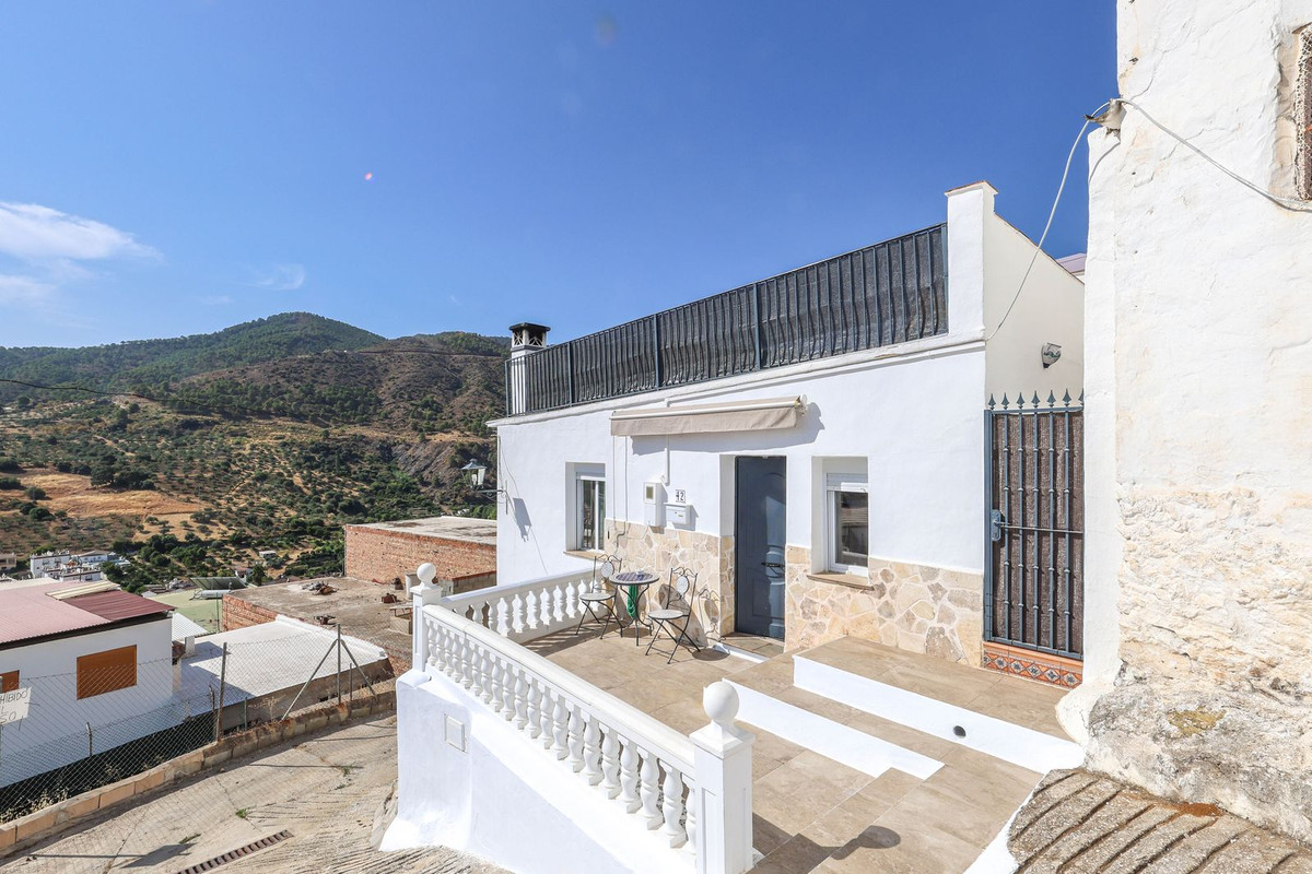 3 Bed Townhouse for sale in Tolox Costa Del Sol, Málaga, Spain