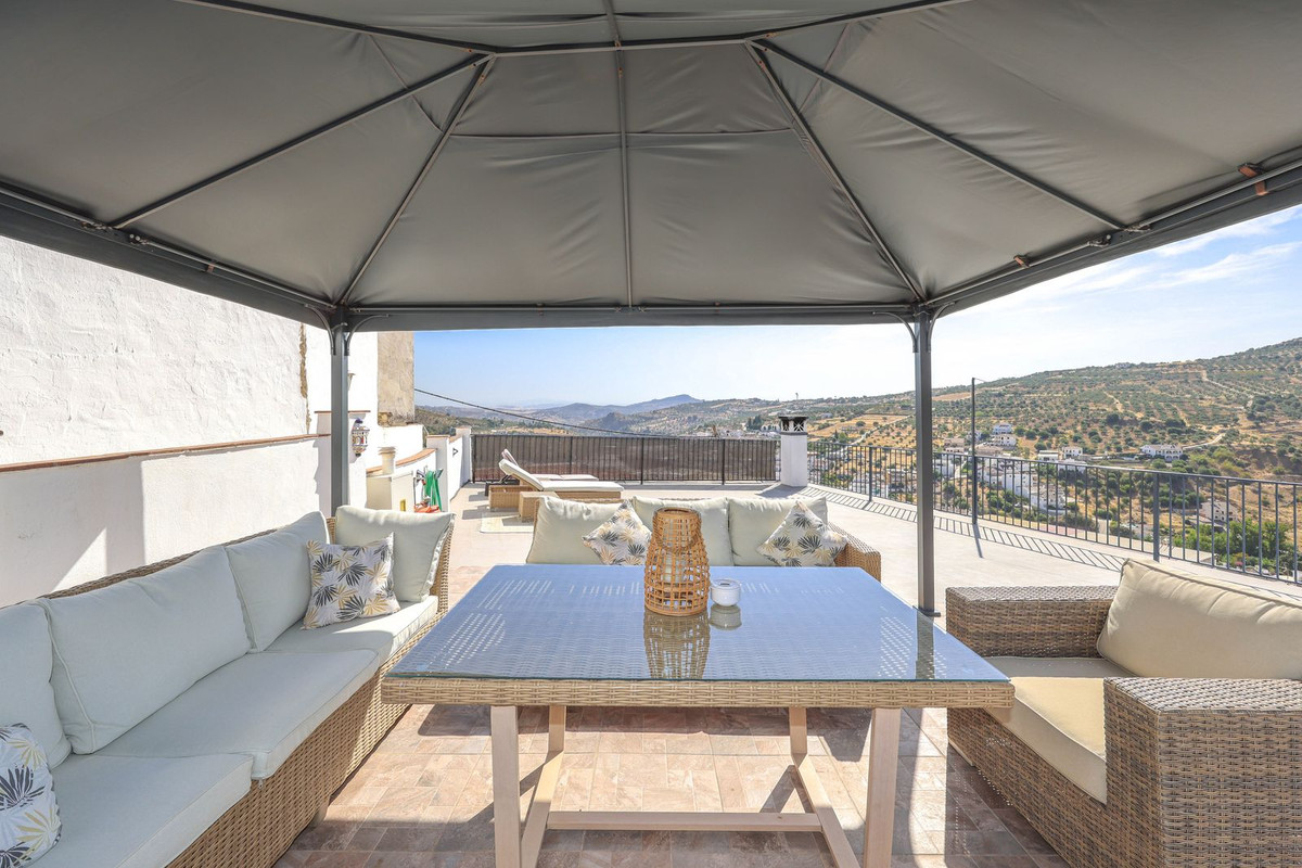 3 Bed Townhouse for sale in Tolox Costa Del Sol, Málaga, Spain