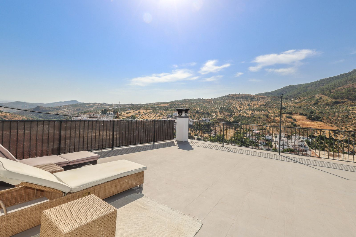 3 Bed Townhouse for sale in Tolox Costa Del Sol, Málaga, Spain