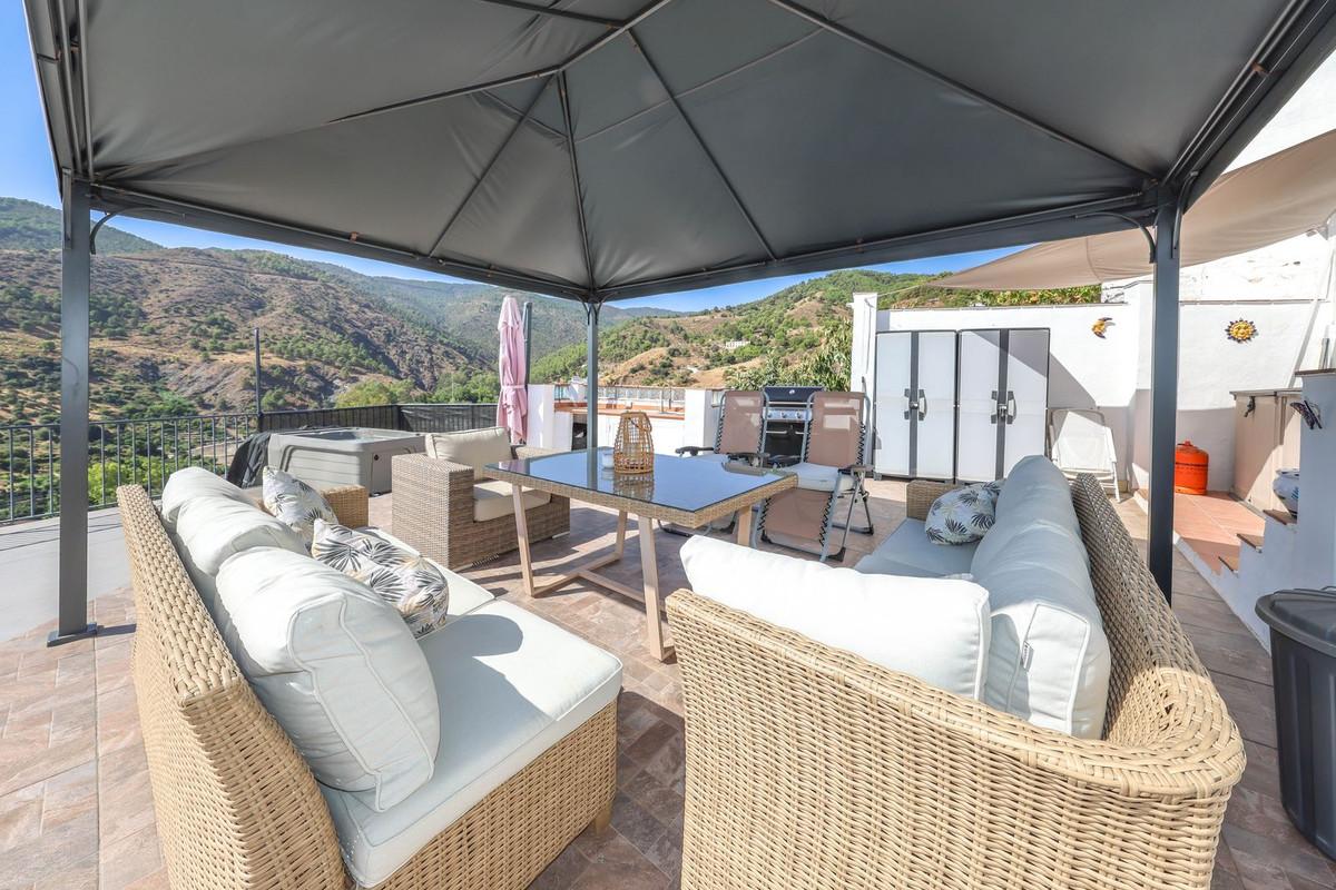 3 Bed Townhouse for sale in Tolox Costa Del Sol, Málaga, Spain