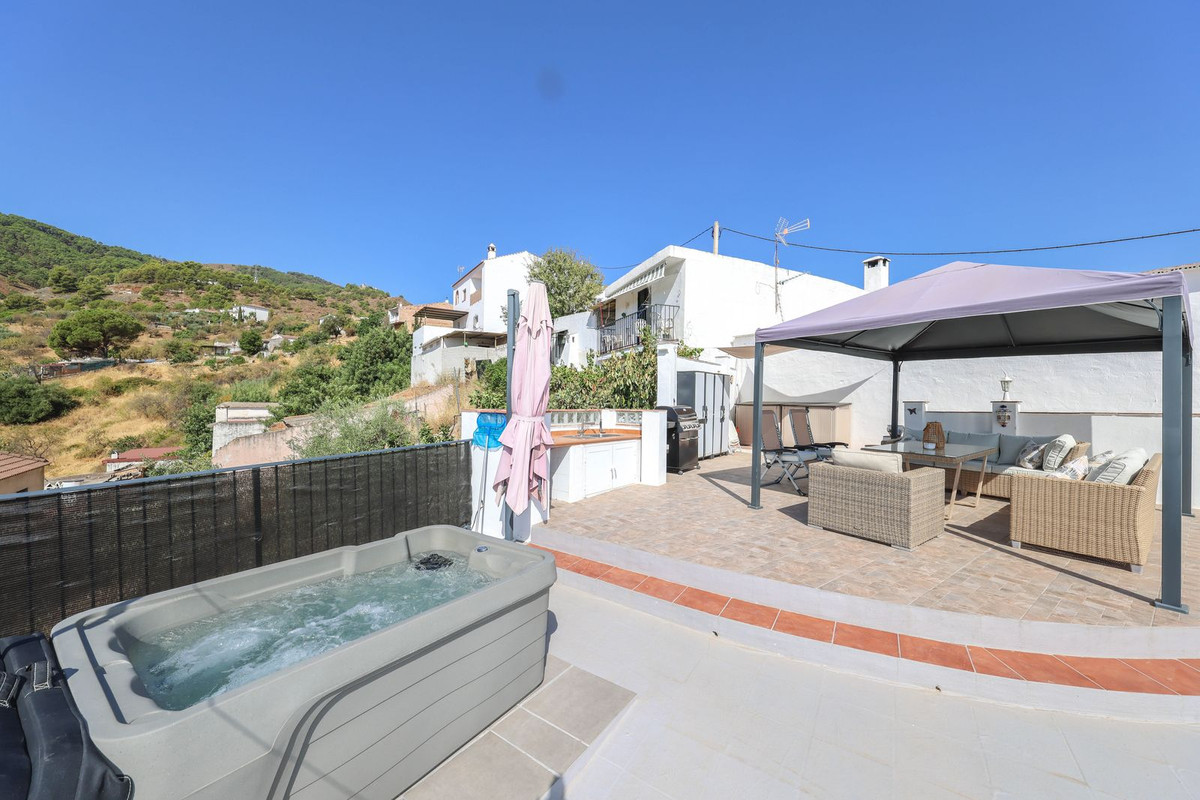3 Bed Townhouse for sale in Tolox Costa Del Sol, Málaga, Spain