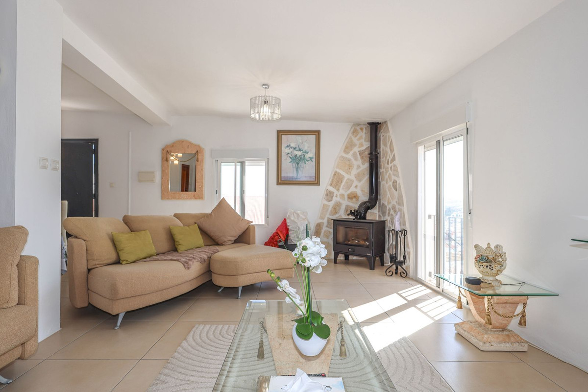 3 Bed Townhouse for sale in Tolox Costa Del Sol, Málaga, Spain