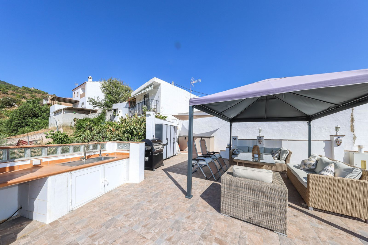 3 Bed Townhouse for sale in Tolox Costa Del Sol, Málaga, Spain