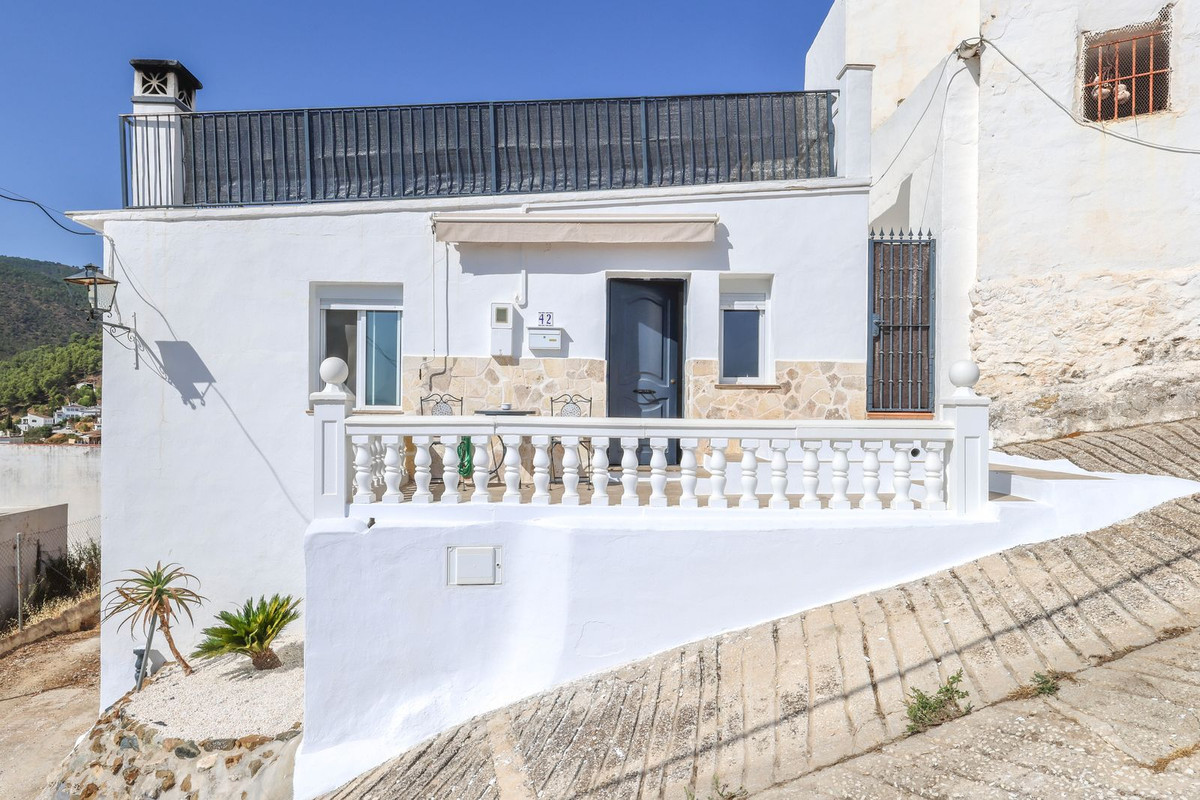 3 Bed Townhouse for sale in Tolox Costa Del Sol, Málaga, Spain