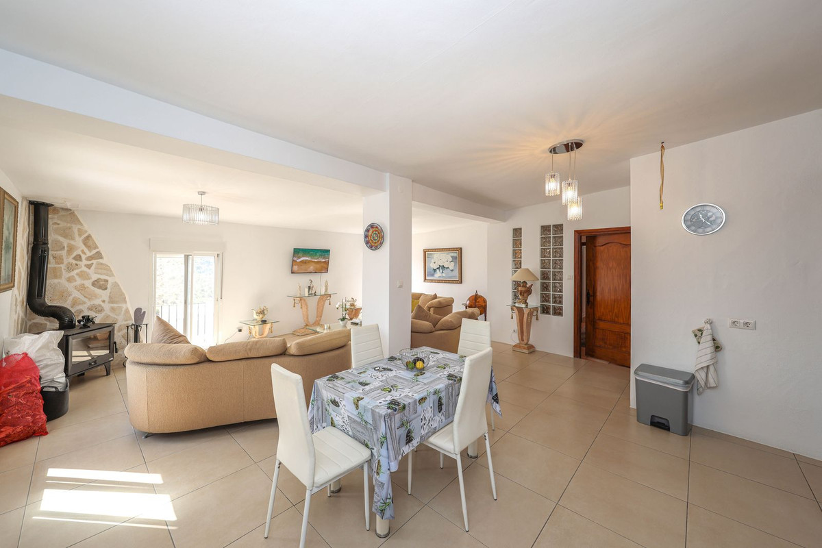 3 Bed Townhouse for sale in Tolox Costa Del Sol, Málaga, Spain