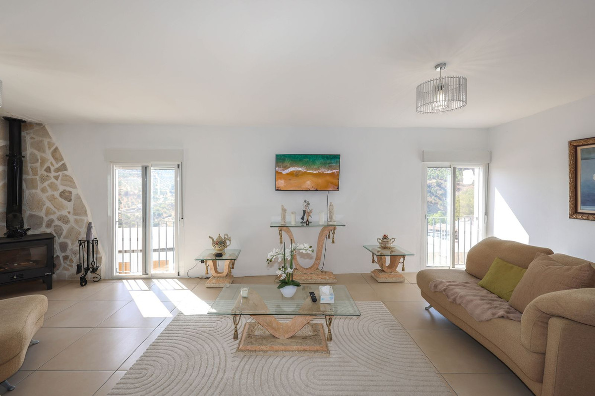 3 Bed Townhouse for sale in Tolox Costa Del Sol, Málaga, Spain