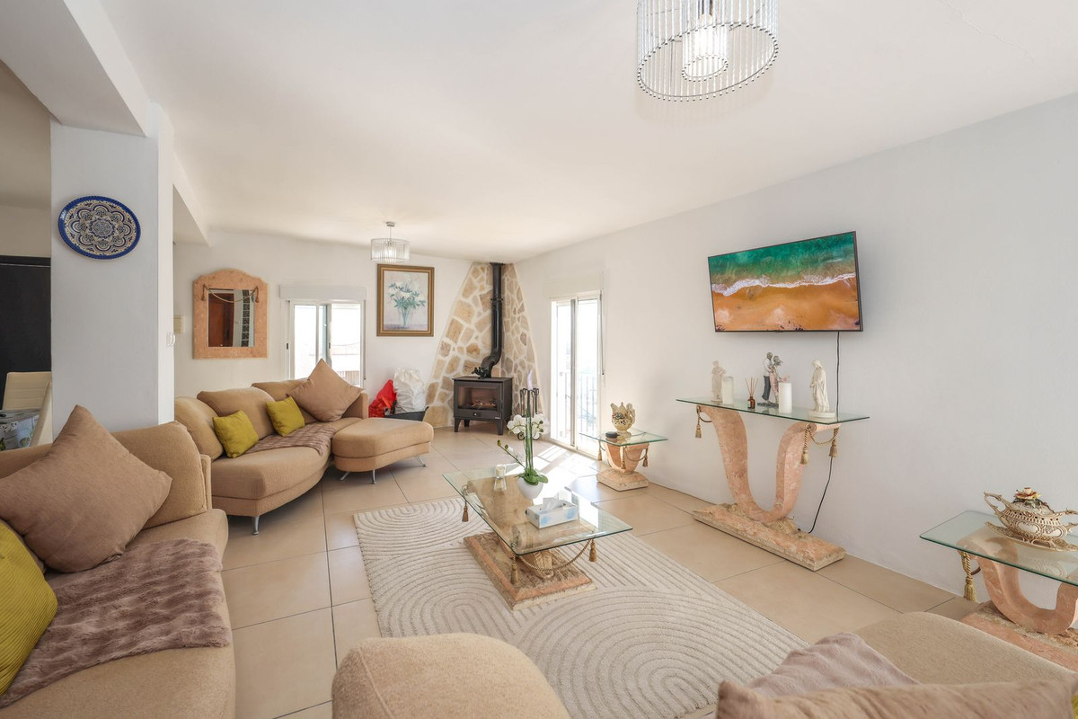 3 Bed Townhouse for sale in Tolox Costa Del Sol, Málaga, Spain