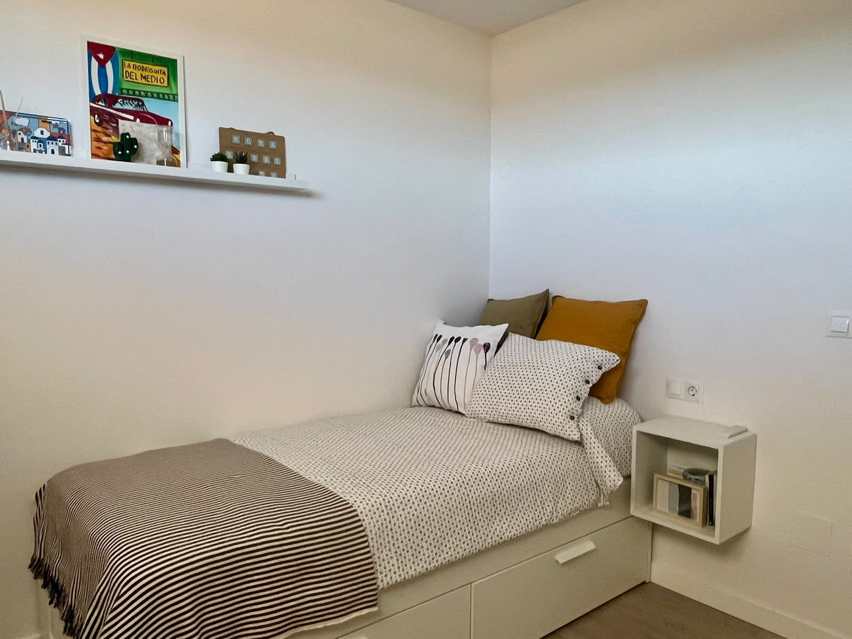Se vende Apartamento Planta Media de 2 dormitorios en Costa Del Sol, Málaga, España