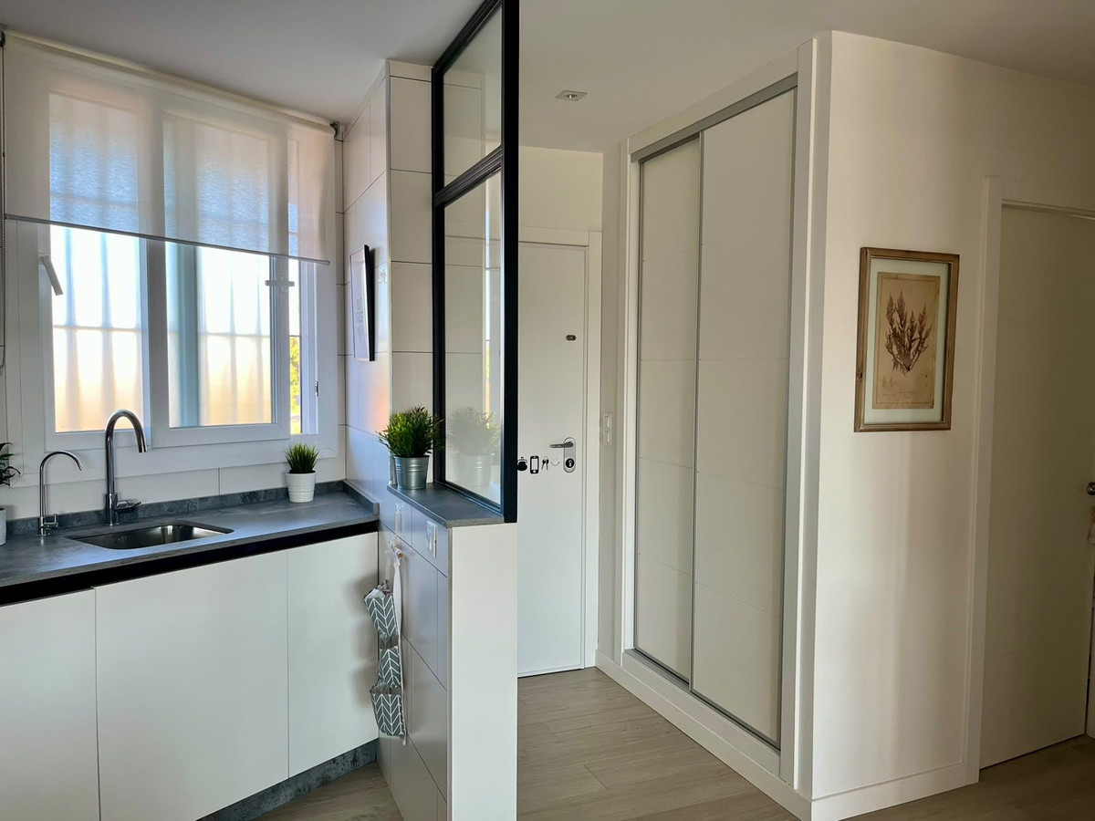 Se vende Apartamento Planta Media de 2 dormitorios en Costa Del Sol, Málaga, España