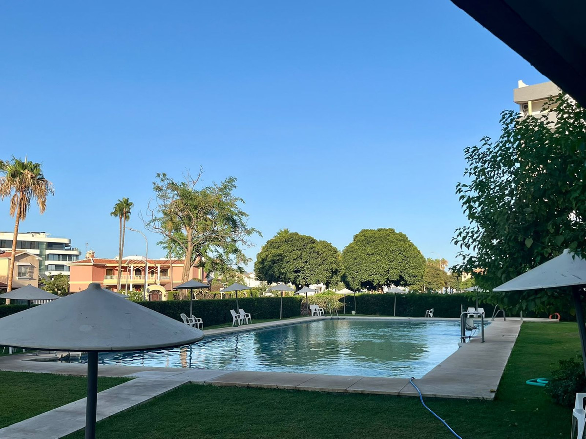 Se vende Apartamento Planta Media de 2 dormitorios en Costa Del Sol, Málaga, España