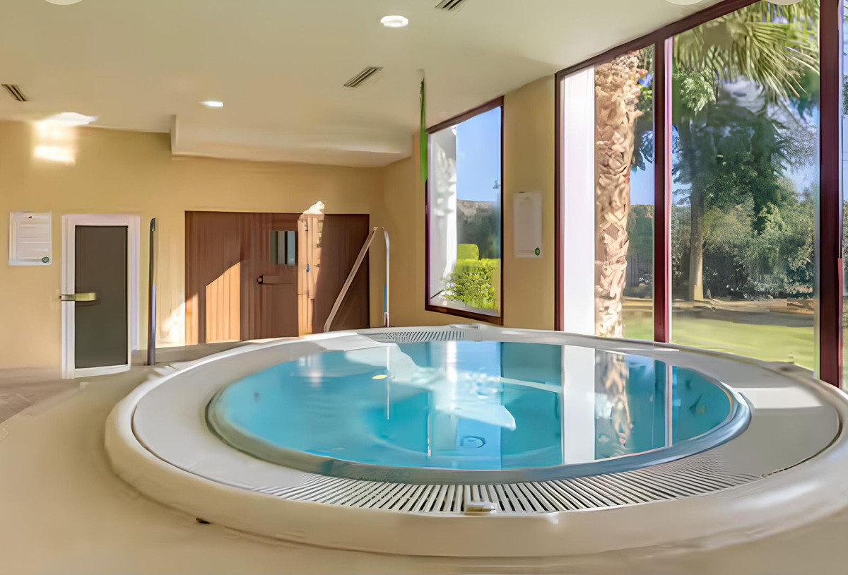 1 Bed Apartment for sale in Selwo Costa Del Sol, Málaga, Spain