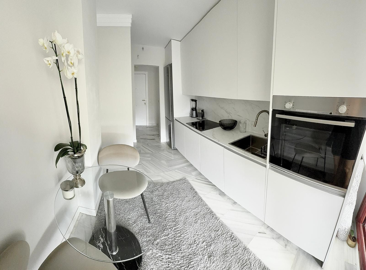 1 Bed Apartment for sale in Selwo Costa Del Sol, Málaga, Spain