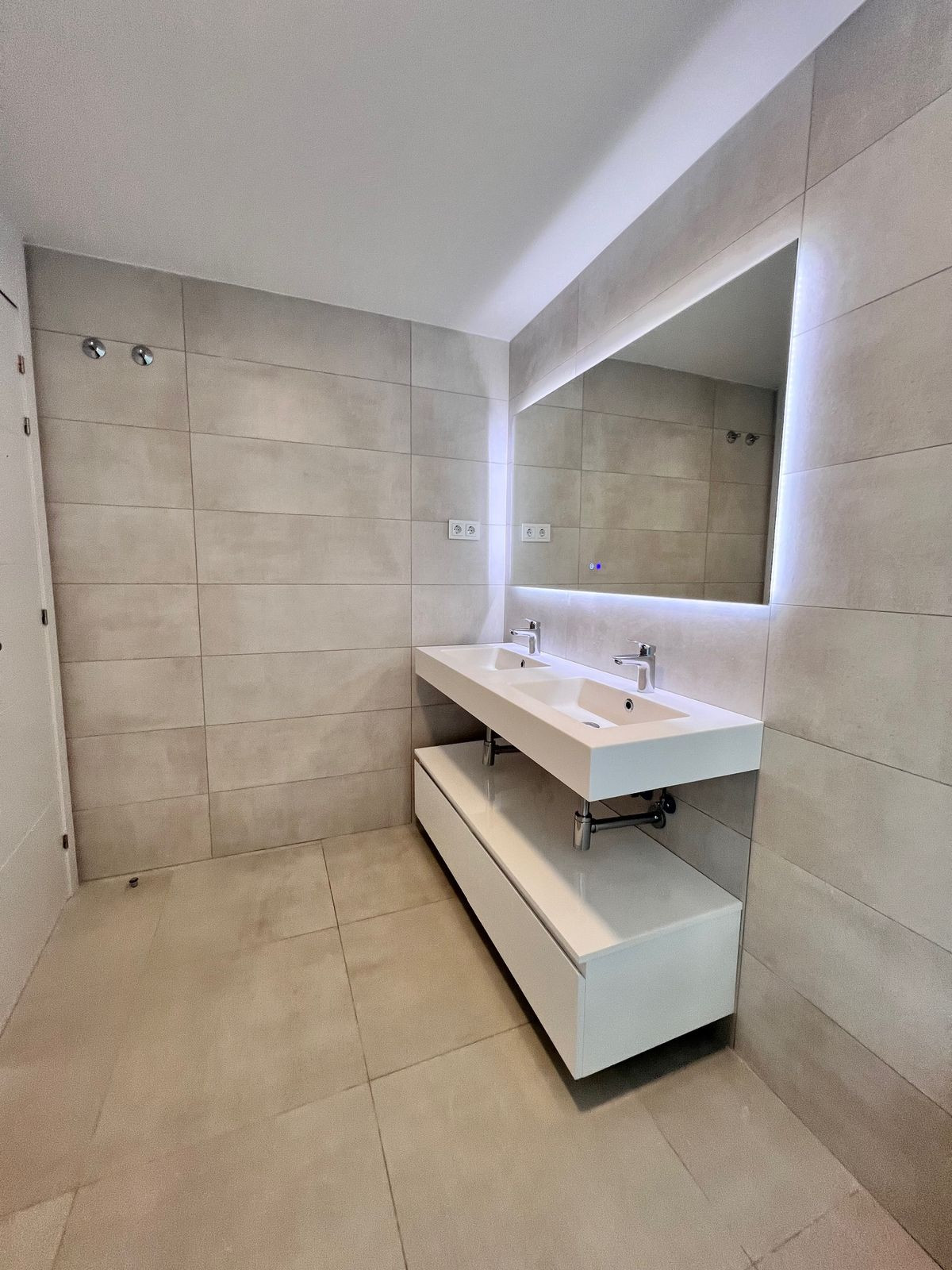 Se vende Apartamento Planta Media de 3 dormitorios en Costa Del Sol, Málaga, España