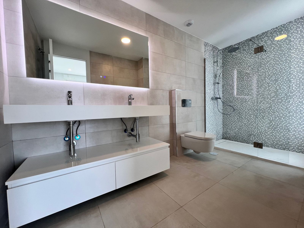 Se vende Apartamento Planta Media de 3 dormitorios en Costa Del Sol, Málaga, España