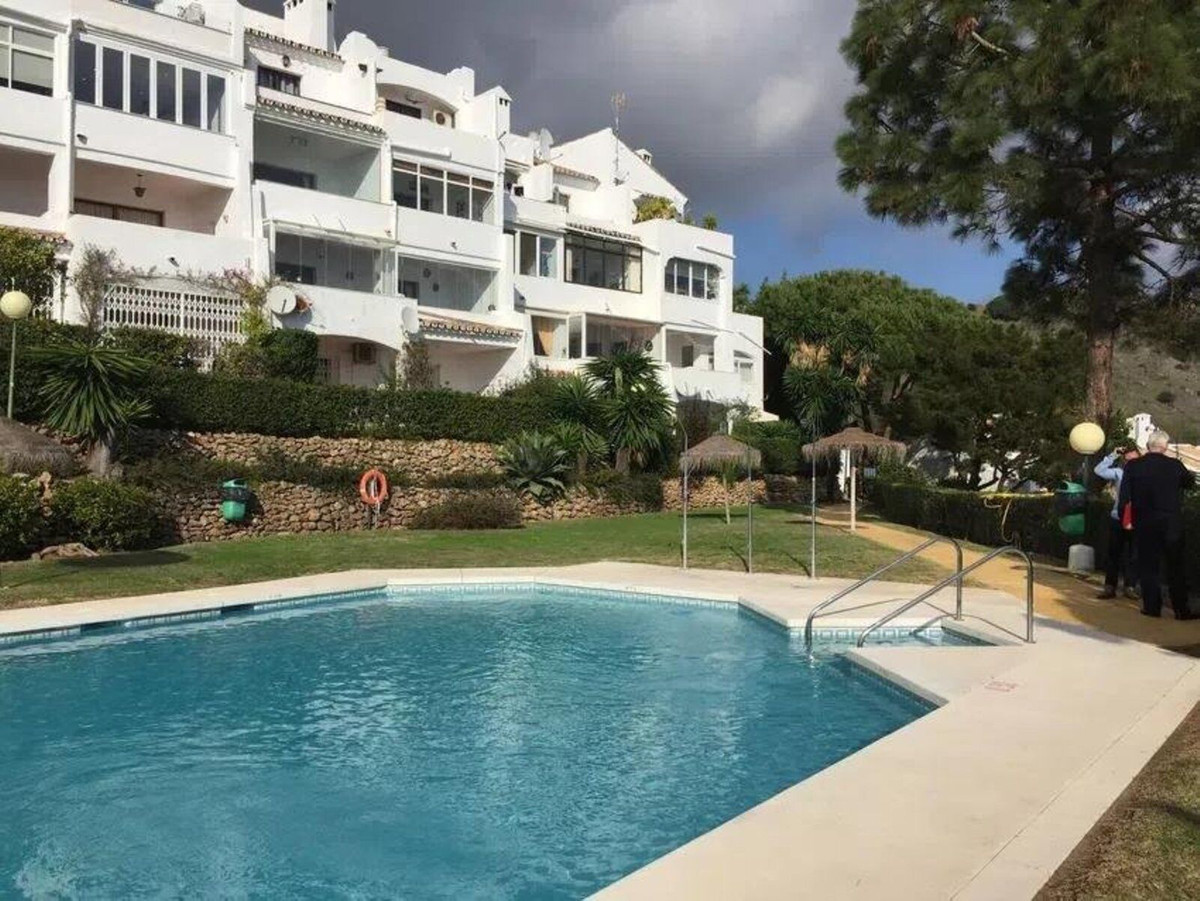 2 Bed Apartment for sale in Calahonda Costa Del Sol, Málaga, Spain