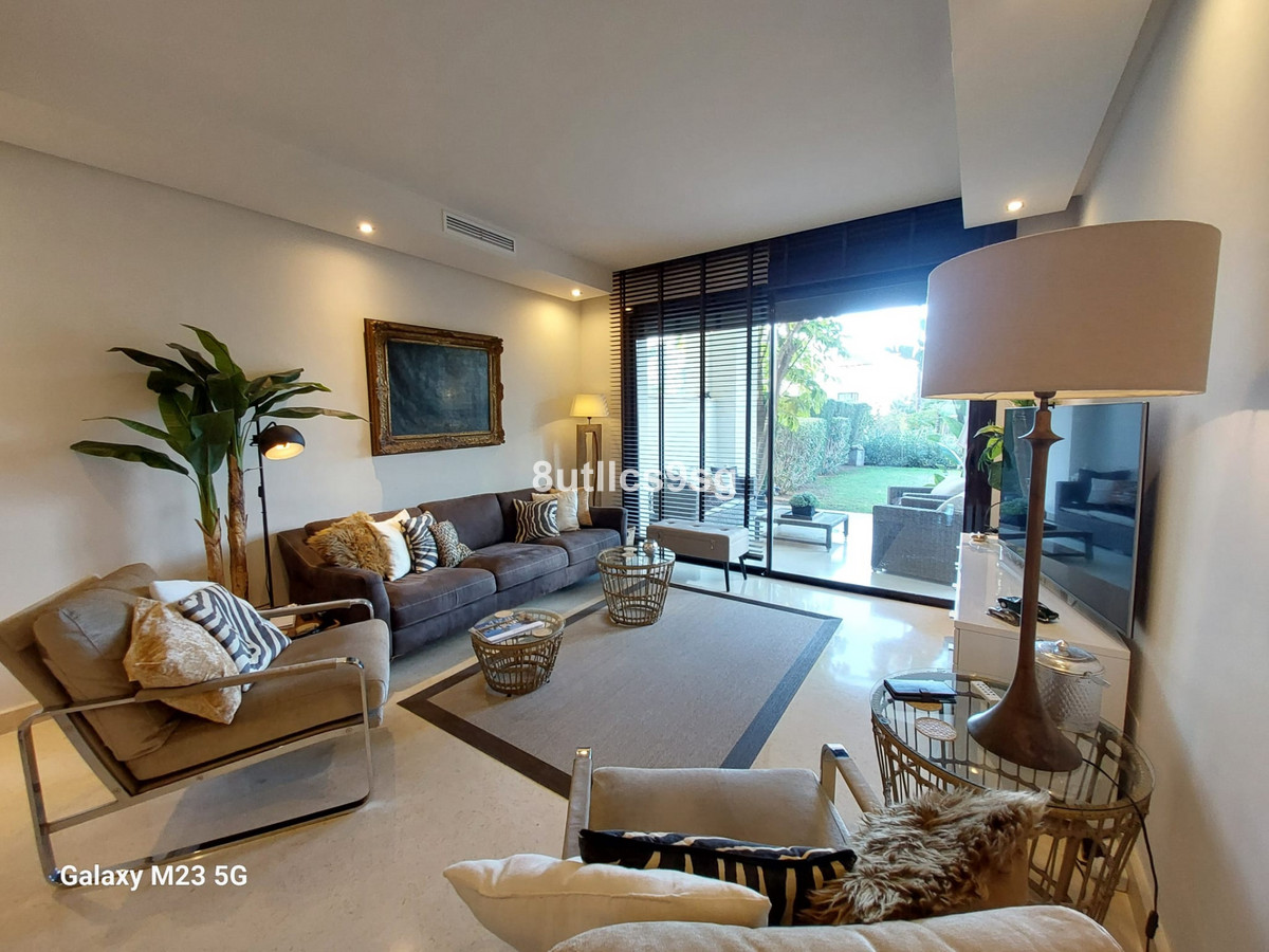 2 Bed Apartment for sale in Benahavís Costa Del Sol, Málaga, Spain