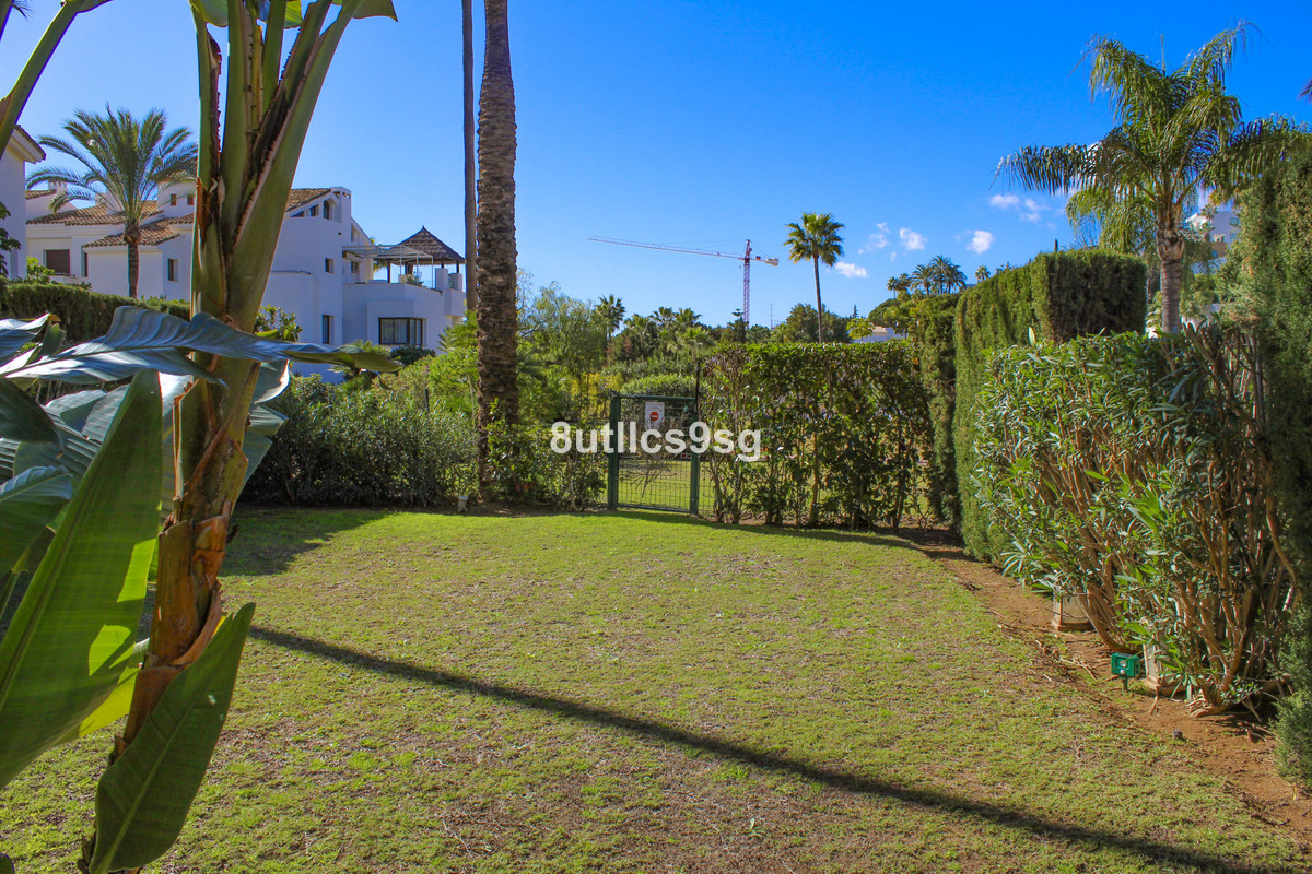 2 Bed Apartment for sale in Benahavís Costa Del Sol, Málaga, Spain