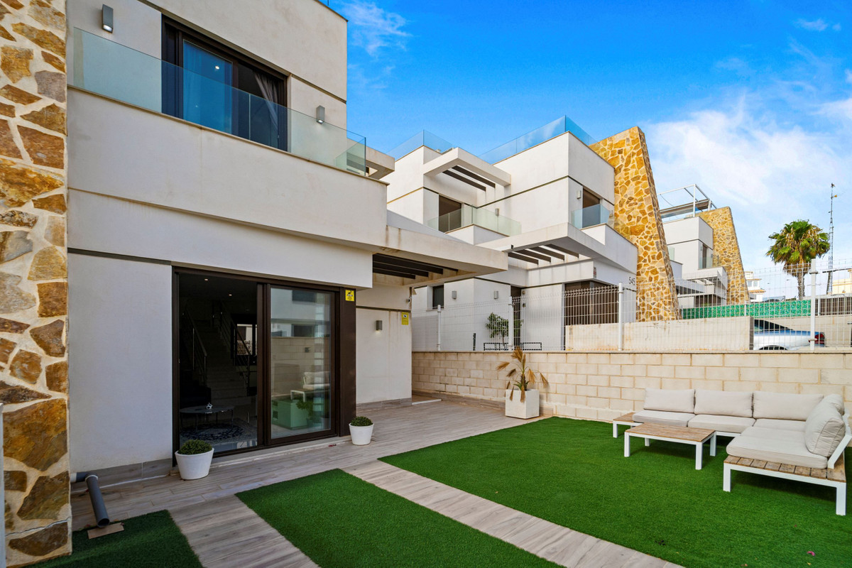 2 Bed Townhouse for sale in Villamartin Costa Blanca, Alicante, Spain