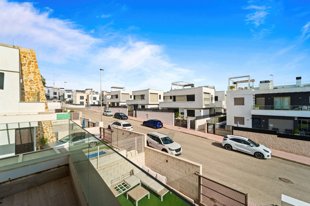 2 Bed Townhouse for sale in Villamartin Costa Blanca, Alicante, Spain