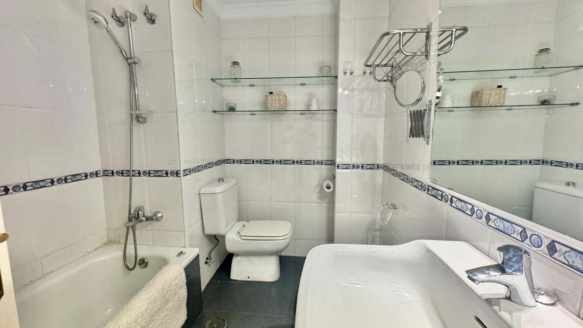 Se vende Apartamento Planta Media de 4 dormitorios en Costa Del Sol, Málaga, España
