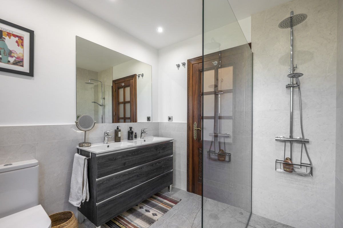 4 Bed Townhouse for sale in Estepona Costa Del Sol, Málaga, Spain