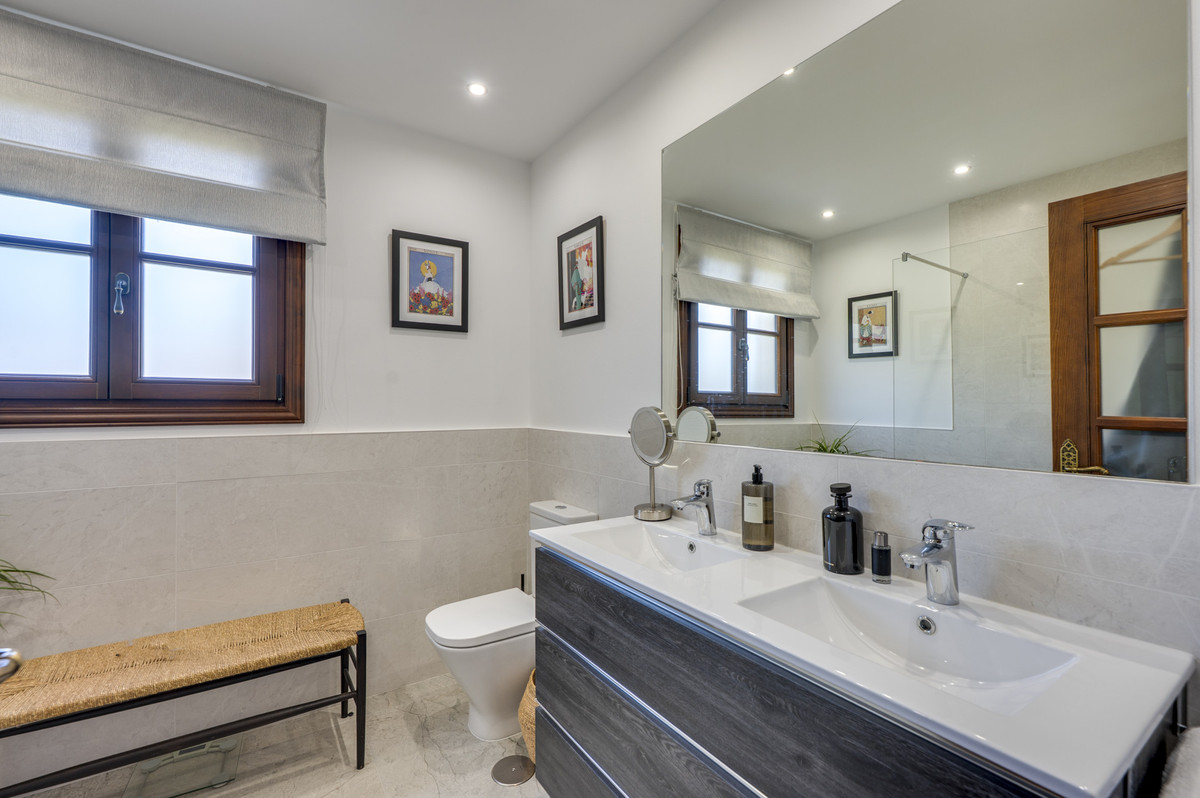 4 Bed Townhouse for sale in Estepona Costa Del Sol, Málaga, Spain