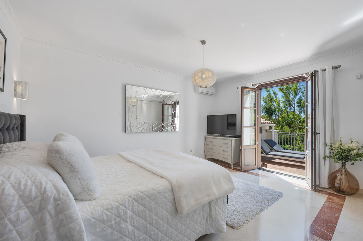 4 Bed Townhouse for sale in Estepona Costa Del Sol, Málaga, Spain