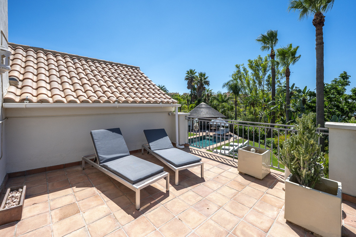 4 Bed Townhouse for sale in Estepona Costa Del Sol, Málaga, Spain