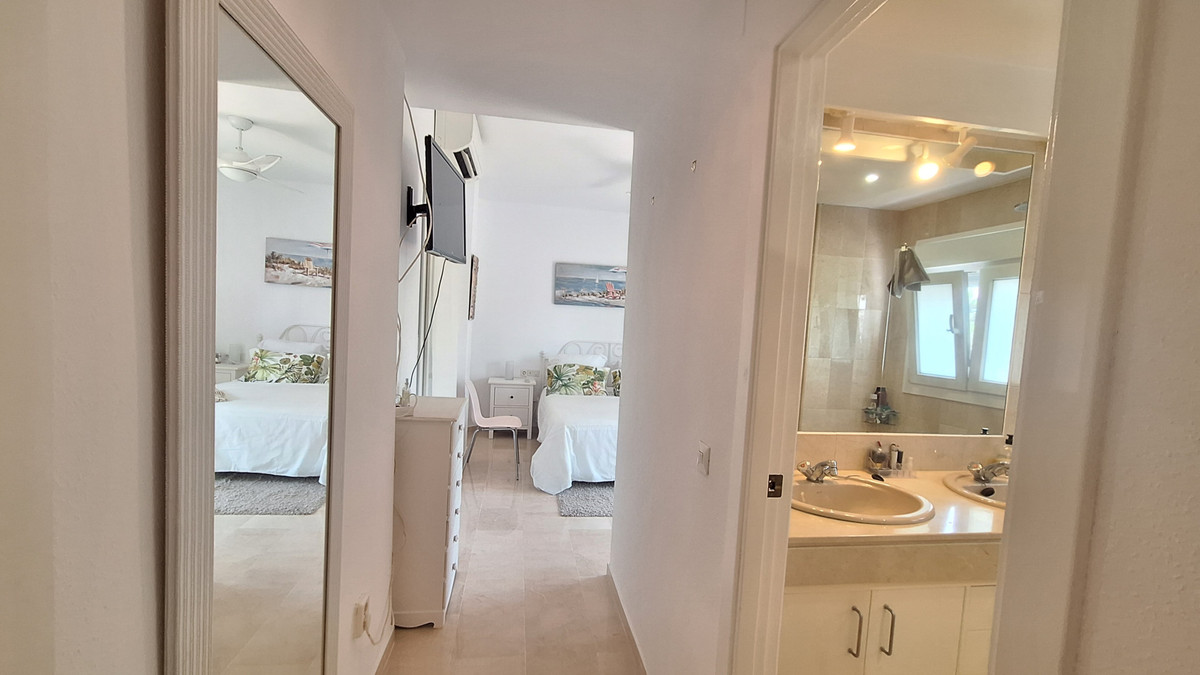 2 Bed Apartment for sale in Estepona Costa Del Sol, Málaga, Spain
