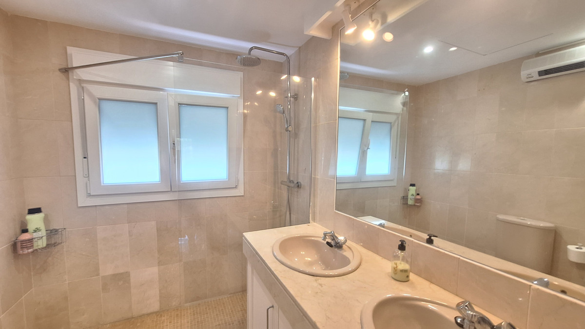 2 Bed Apartment for sale in Estepona Costa Del Sol, Málaga, Spain