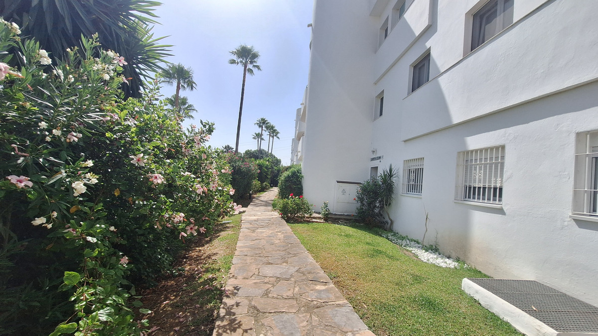 2 Bed Apartment for sale in Estepona Costa Del Sol, Málaga, Spain