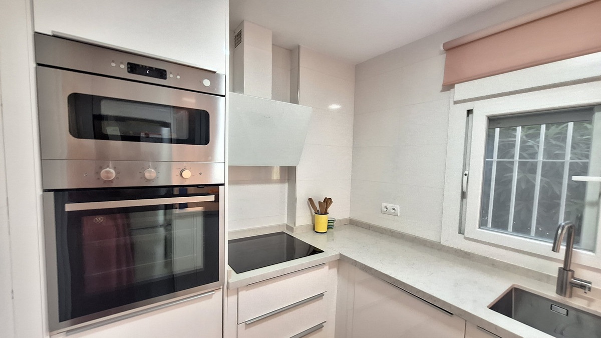 2 Bed Apartment for sale in Estepona Costa Del Sol, Málaga, Spain