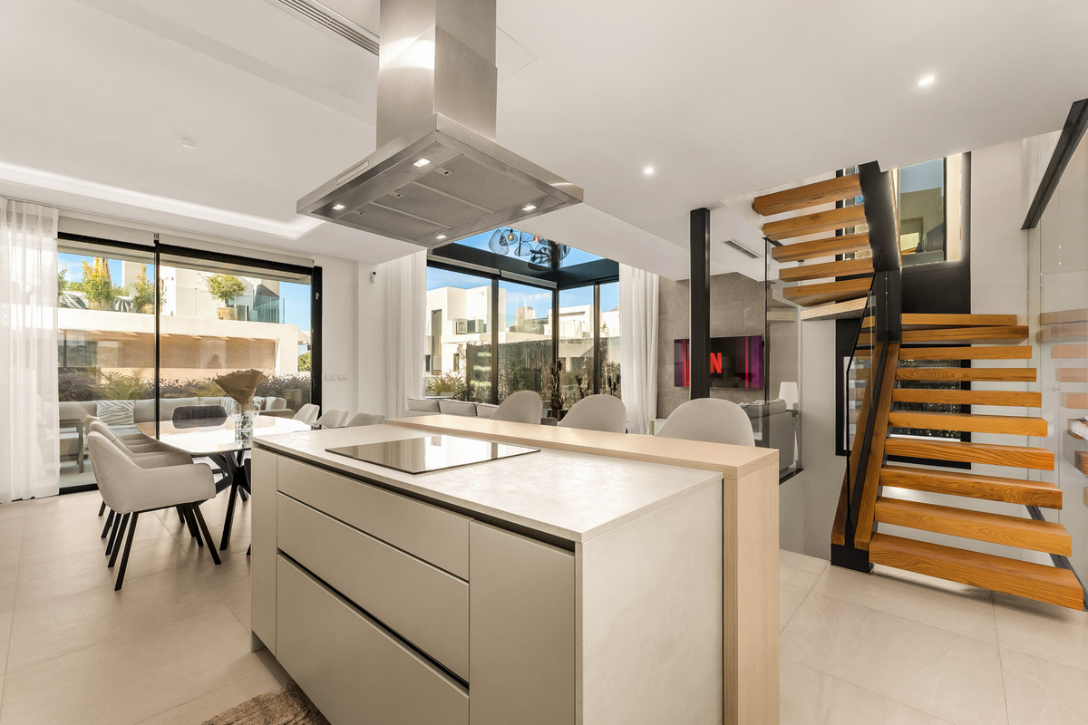 5 Bed Townhouse for sale in Río Real Costa Del Sol, Málaga, Spain
