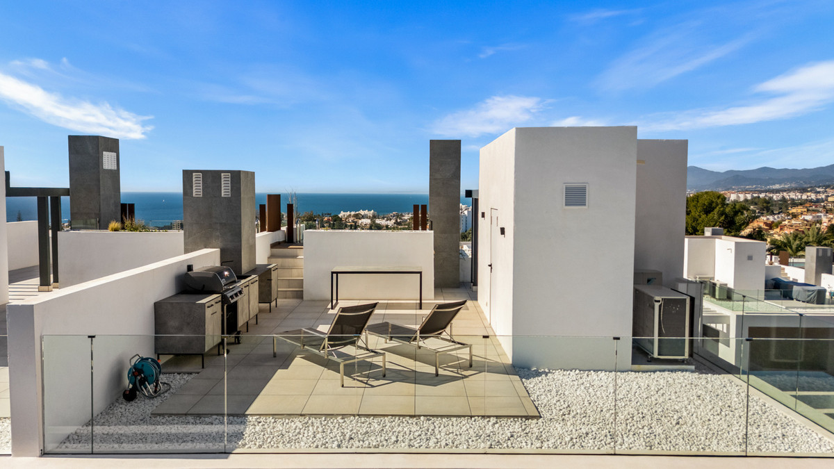 5 Bed Townhouse for sale in Río Real Costa Del Sol, Málaga, Spain