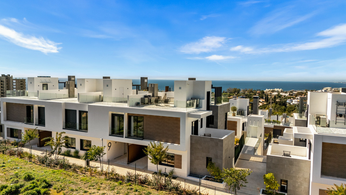 5 Bed Townhouse for sale in Río Real Costa Del Sol, Málaga, Spain