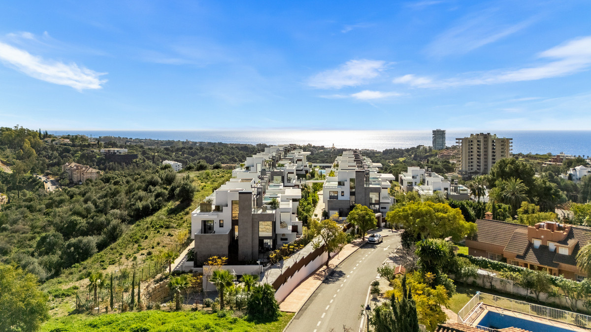 5 Bed Townhouse for sale in Río Real Costa Del Sol, Málaga, Spain