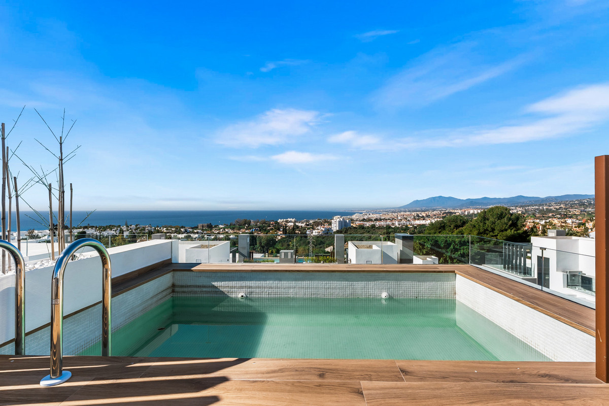 5 Bed Townhouse for sale in Río Real Costa Del Sol, Málaga, Spain