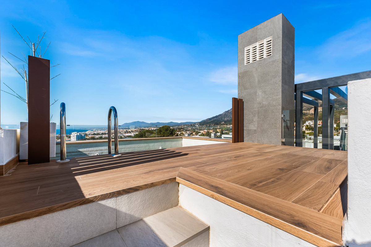 5 Bed Townhouse for sale in Río Real Costa Del Sol, Málaga, Spain