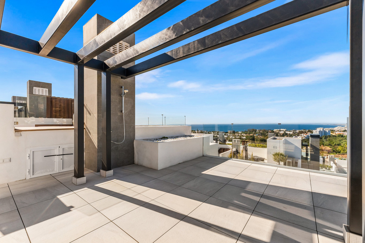 5 Bed Townhouse for sale in Río Real Costa Del Sol, Málaga, Spain