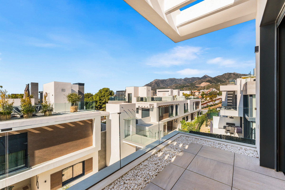 5 Bed Townhouse for sale in Río Real Costa Del Sol, Málaga, Spain