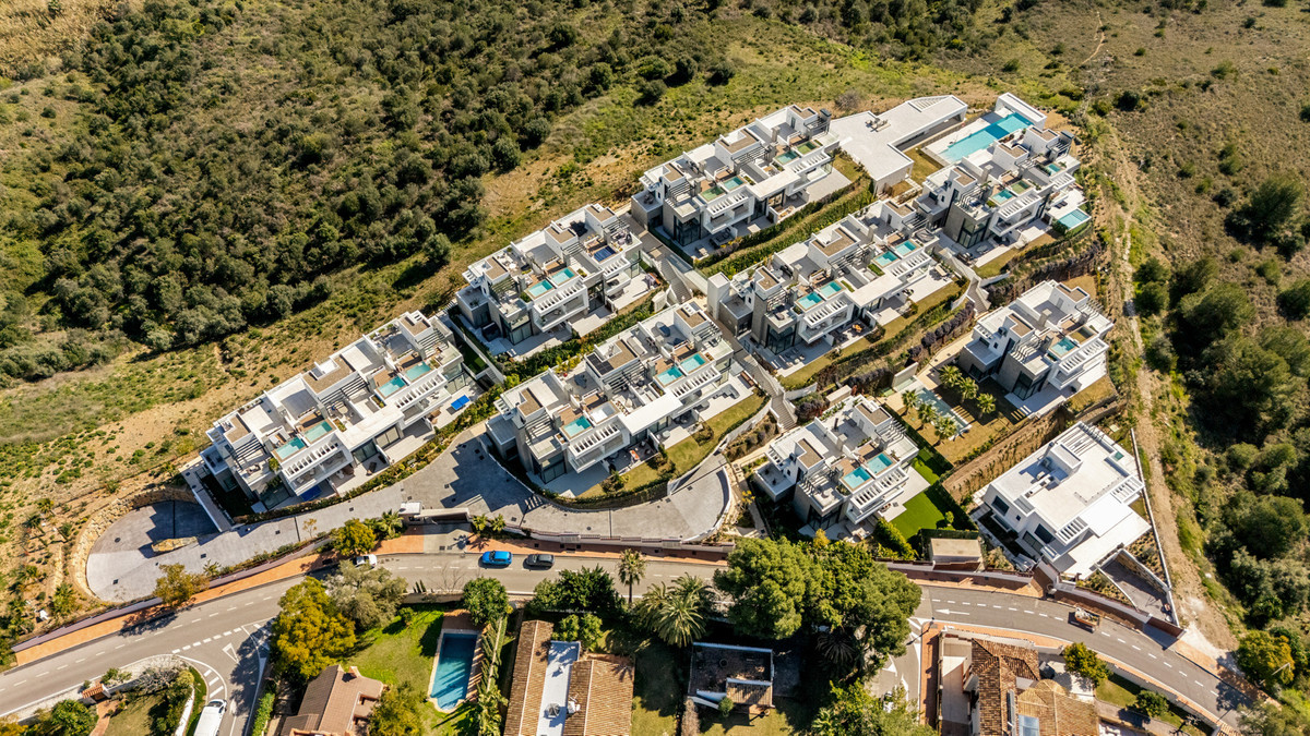 5 Bed Townhouse for sale in Río Real Costa Del Sol, Málaga, Spain