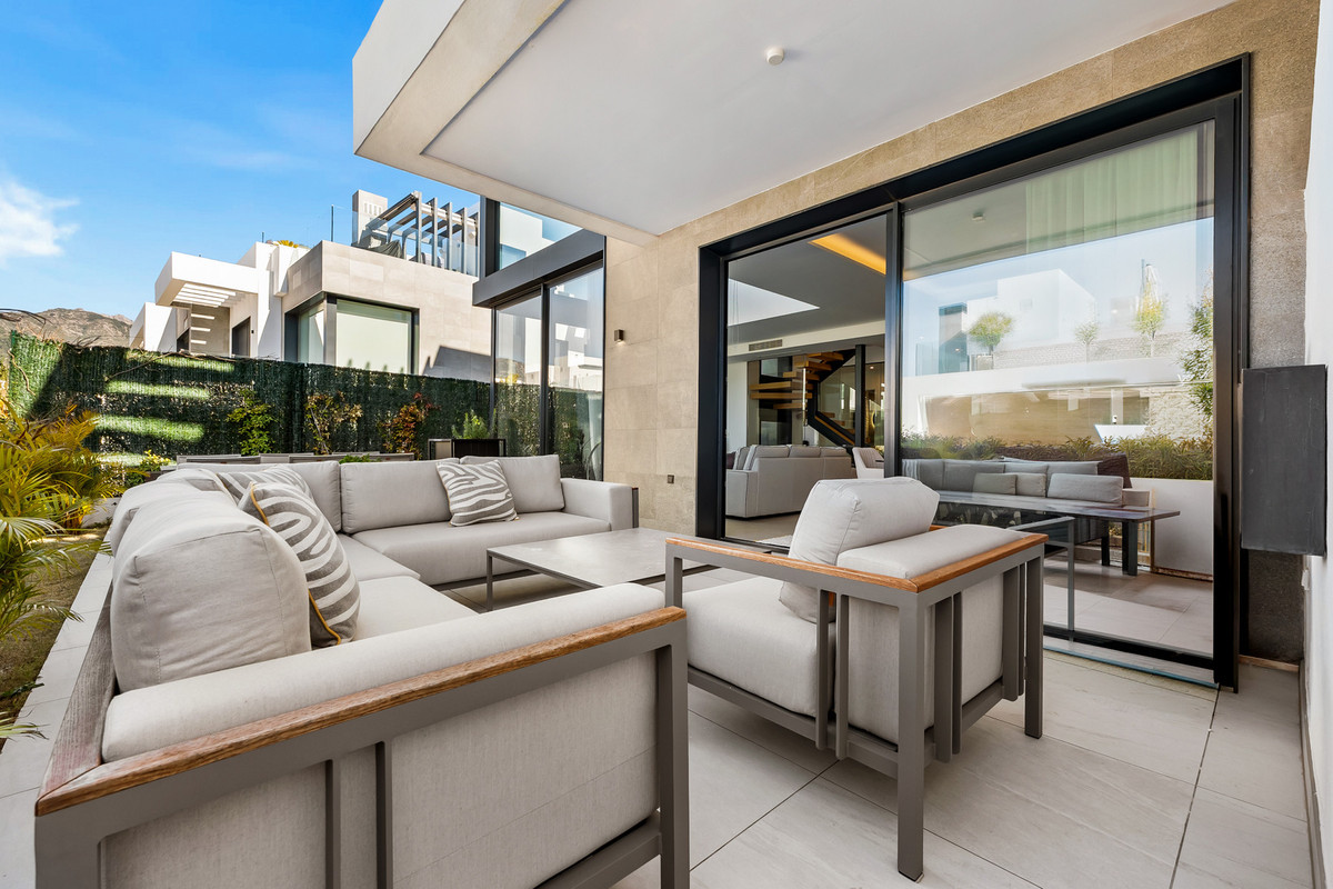 5 Bed Townhouse for sale in Río Real Costa Del Sol, Málaga, Spain