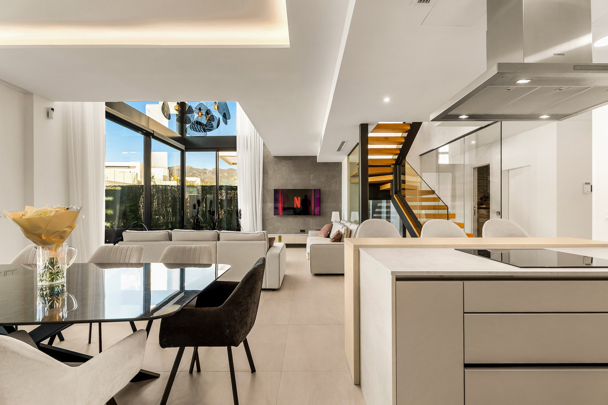 5 Bed Townhouse for sale in Río Real Costa Del Sol, Málaga, Spain